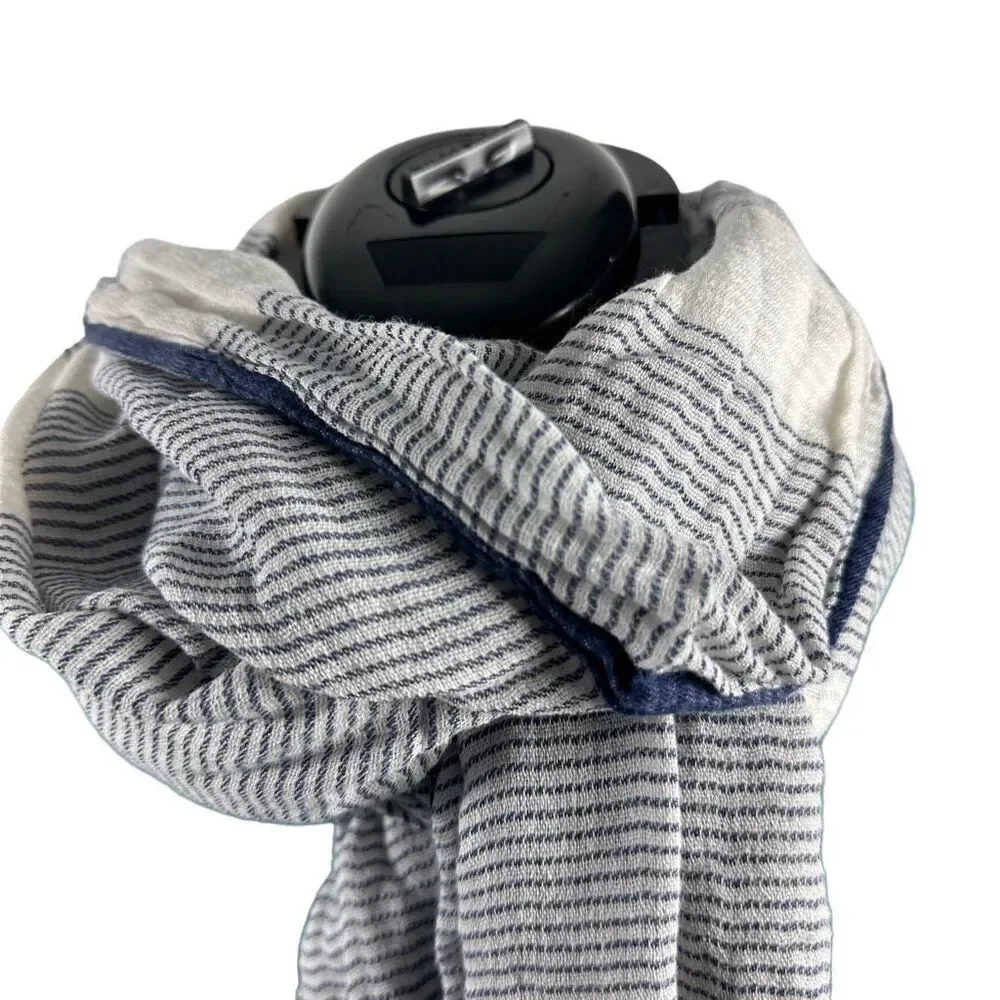 Gap blue and cream scarf